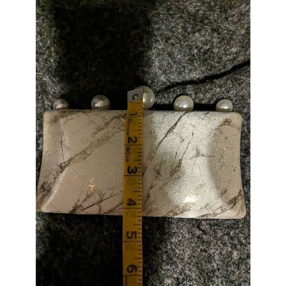 Vintage clutch with faux pearl accents and a gold tone chain strap - Picture 10 of 11